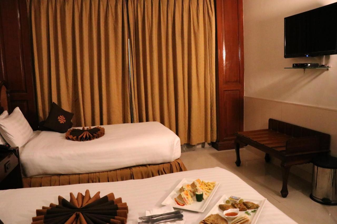 Hilton Suites Lahore Exterior photo